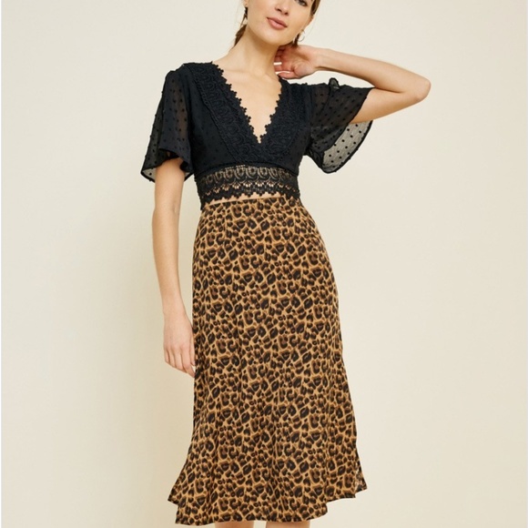 Crochet Lace Crop Top - Picture 2 of 5